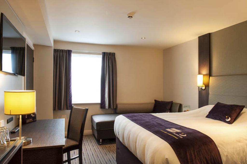 Premier Inn Merthyr Tydfil Exterior foto