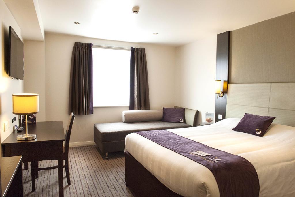 Premier Inn Merthyr Tydfil Exterior foto