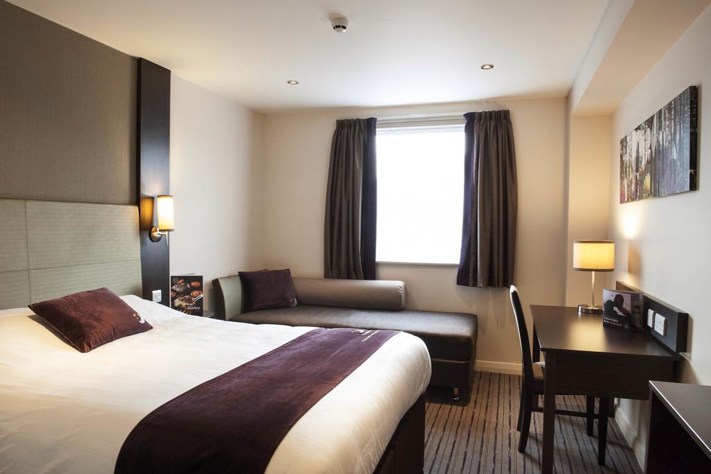 Premier Inn Merthyr Tydfil Exterior foto